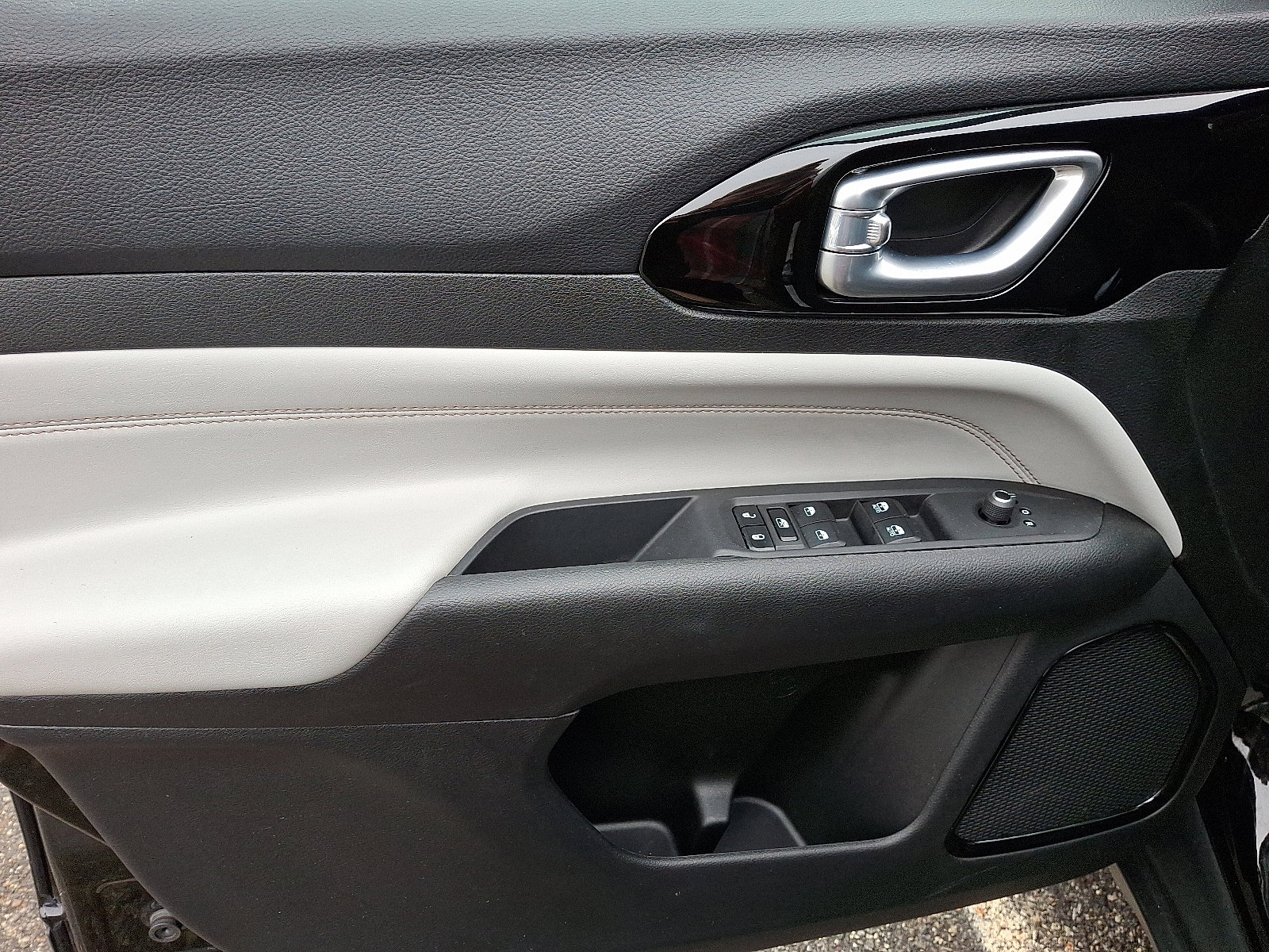 Certified 2023 Jeep Compass Limited image 13