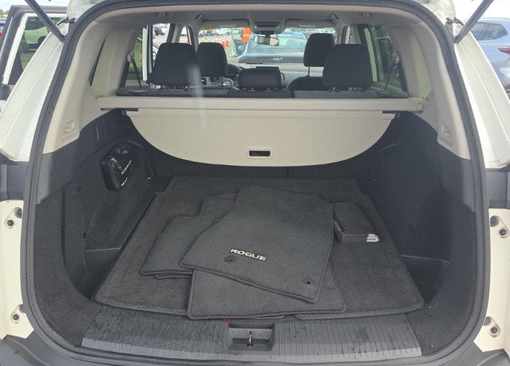 Used 2023 Nissan Rogue SV AWD/4WD image 14