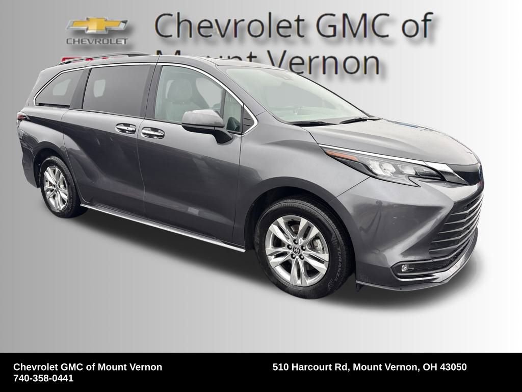 Used 2025 Toyota Sienna XLE image 7