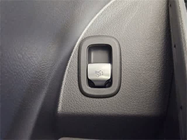 Used 2025 Mercedes-Benz GLC 300 4MATIC image 90