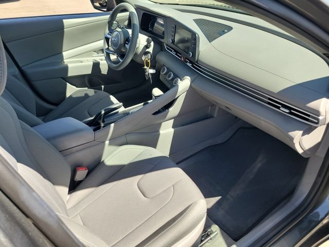 Certified 2026 Hyundai Elantra SE FWD image 19