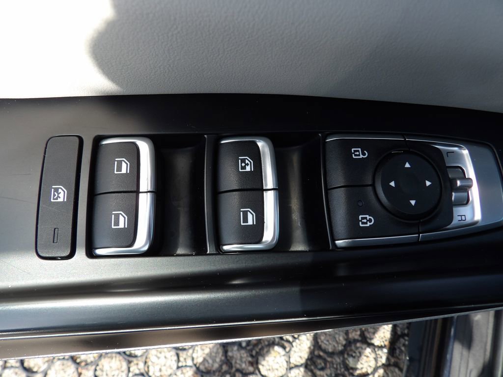 Used 2022 Kia Carnival LX FWD image 12