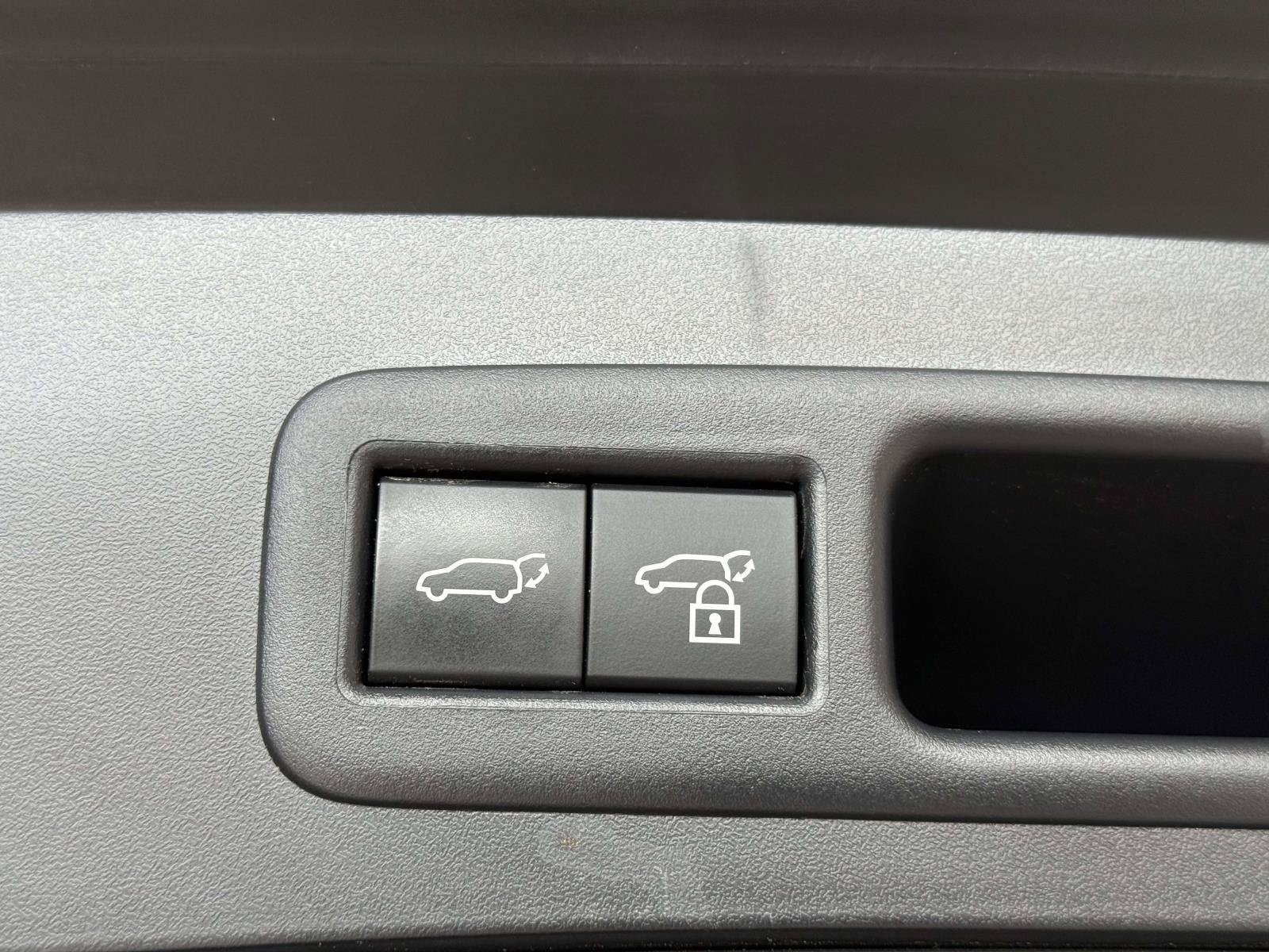 Used 2023 Lexus UX 250h F Sport AWD/4WD image 18