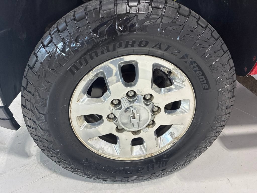 Used 2011 Chevrolet Silverado 2500 LT w/ Interior Plus Package AWD/4WD image 11