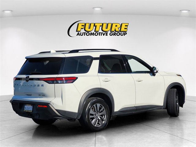 Used 2024 Nissan Pathfinder SV w/ SV Premium Package image 4