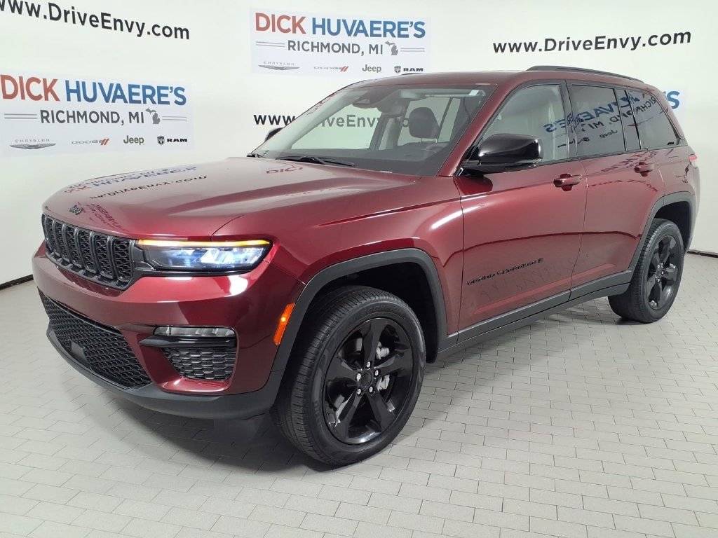 Used 2023 Jeep Grand Cherokee Limited w/ Black Appearance Package AWD/4WD image 1