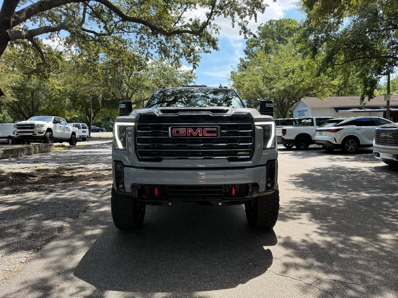 Used 2025 GMC Sierra 2500 AT4 w/ AT4 Premium Plus Package AWD/4WD image 2