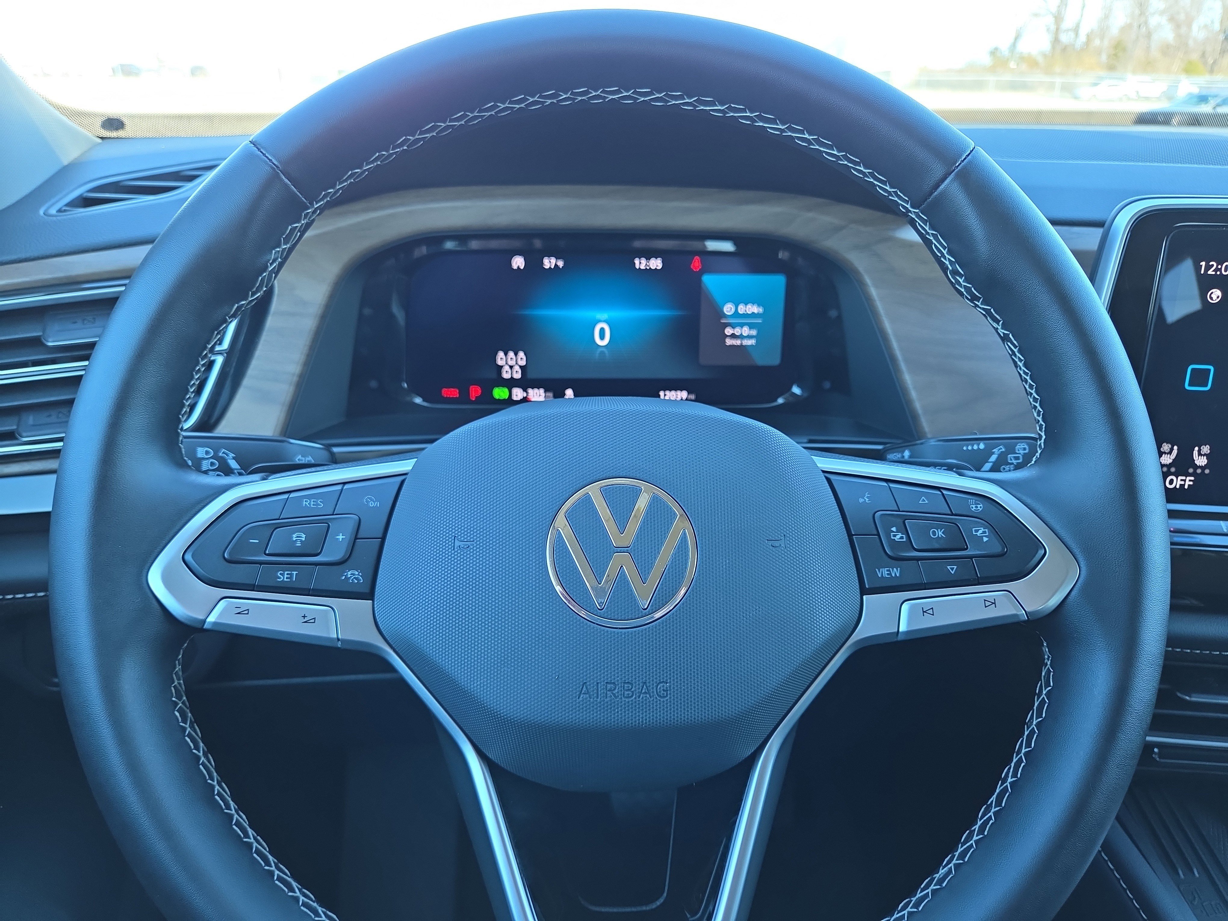 Used 2025 Volkswagen Atlas SE image 14