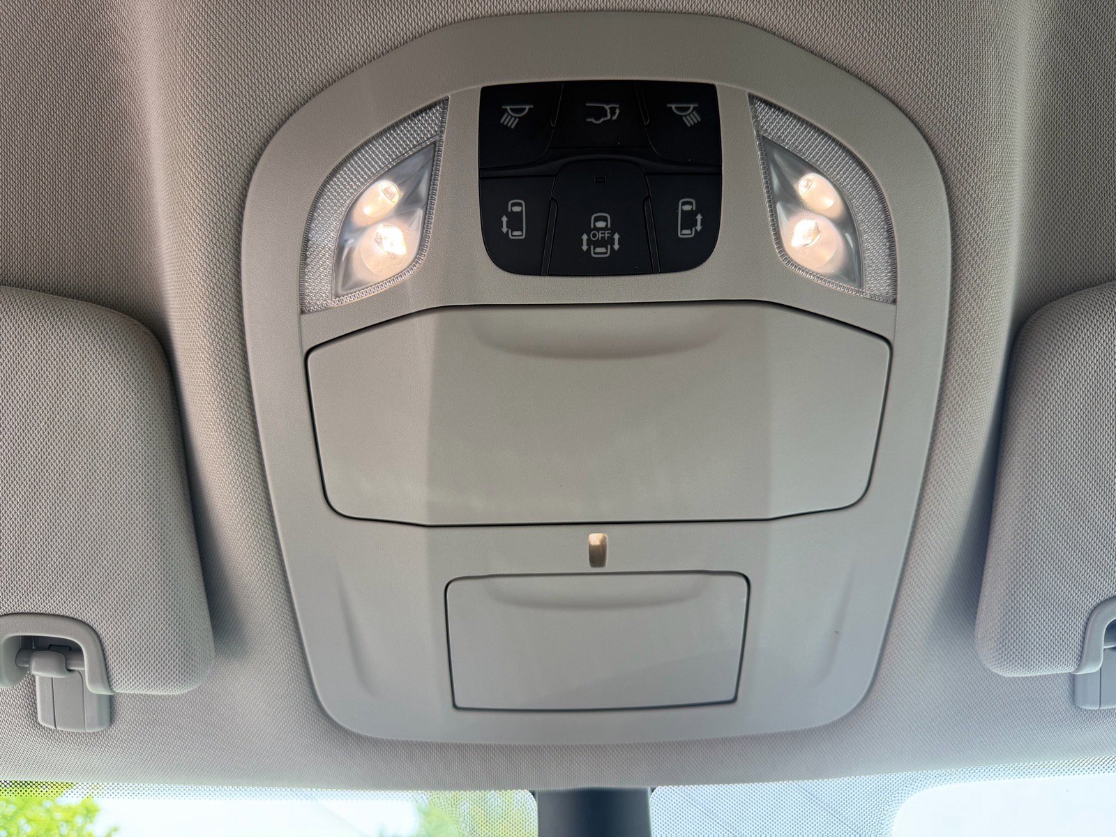 Used 2023 Chrysler Voyager LX FWD image 48