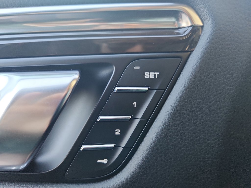 New 2026 Porsche Macan image 17