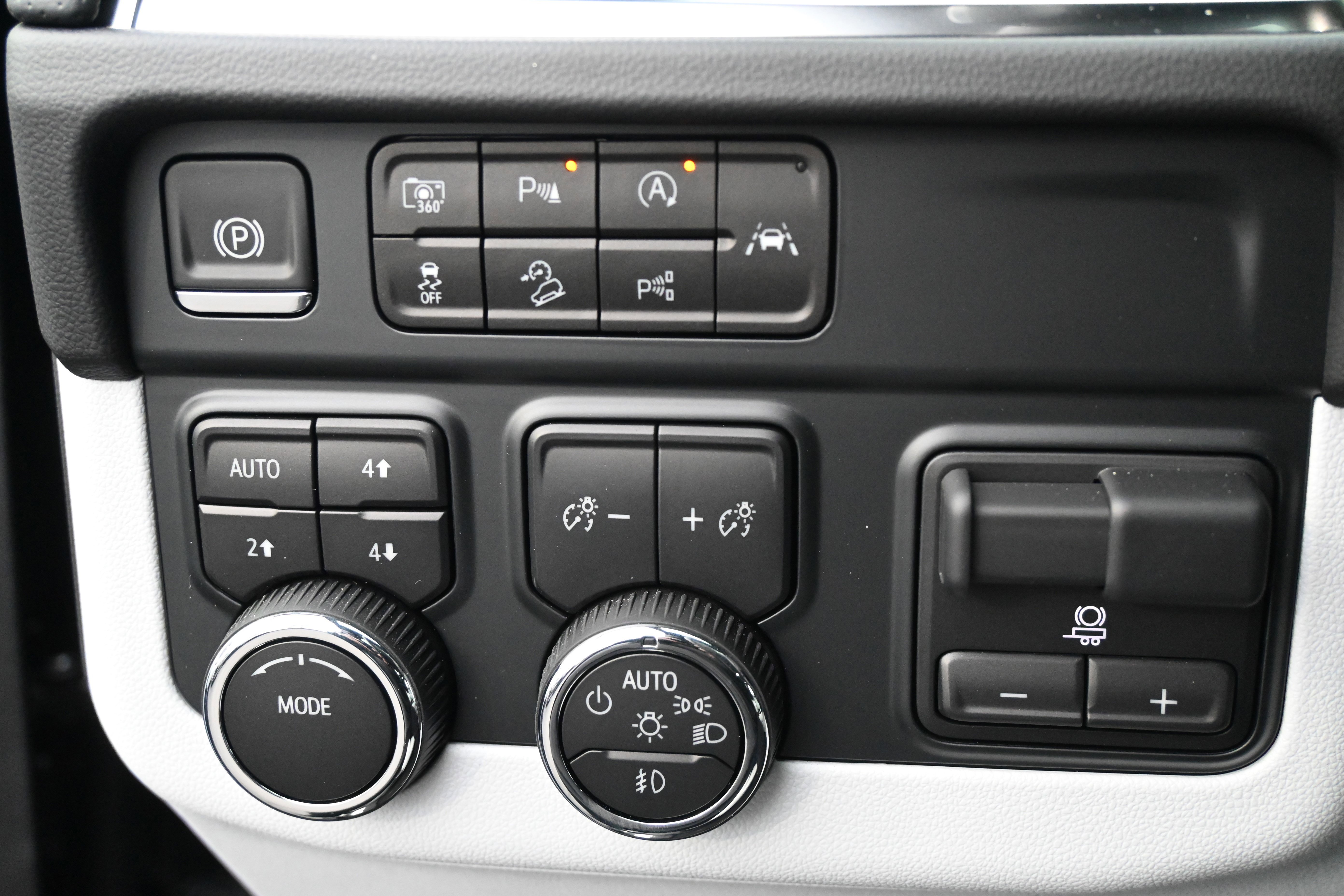 Used 2025 Chevrolet Tahoe Premier w/ Sun And Tow Package image 29