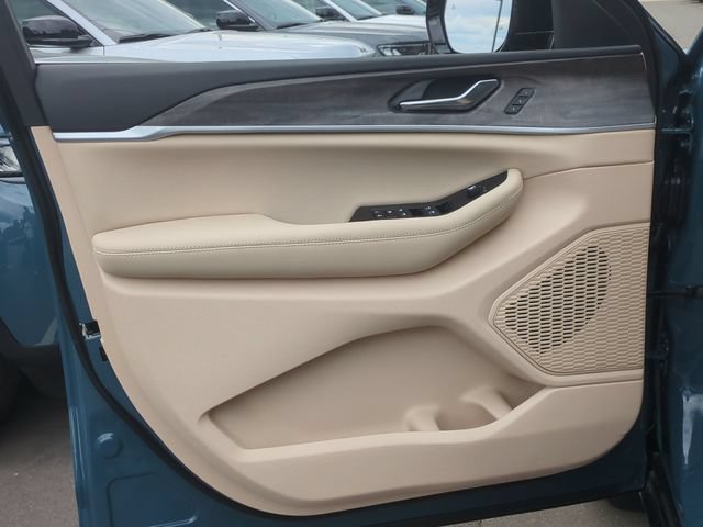 New 2026 Jeep Grand Cherokee Limited w/ Limited Altitude Package RWD image 30