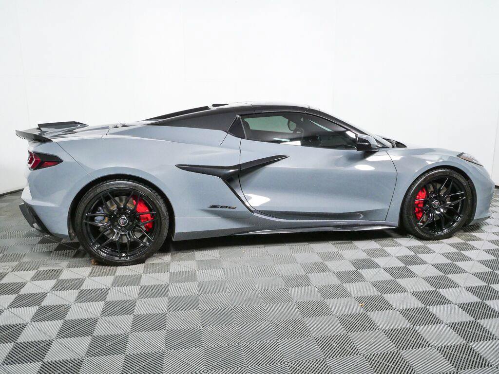 Used 2024 Chevrolet Corvette Z06 RWD image 29