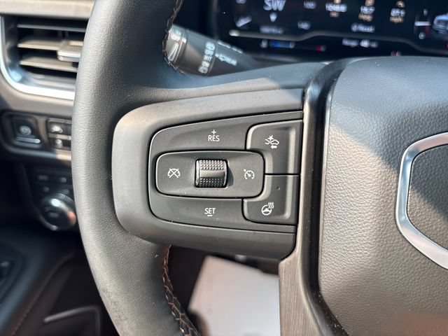 Used 2024 GMC Yukon XL AT4 w/ Technology Package AWD/4WD image 11