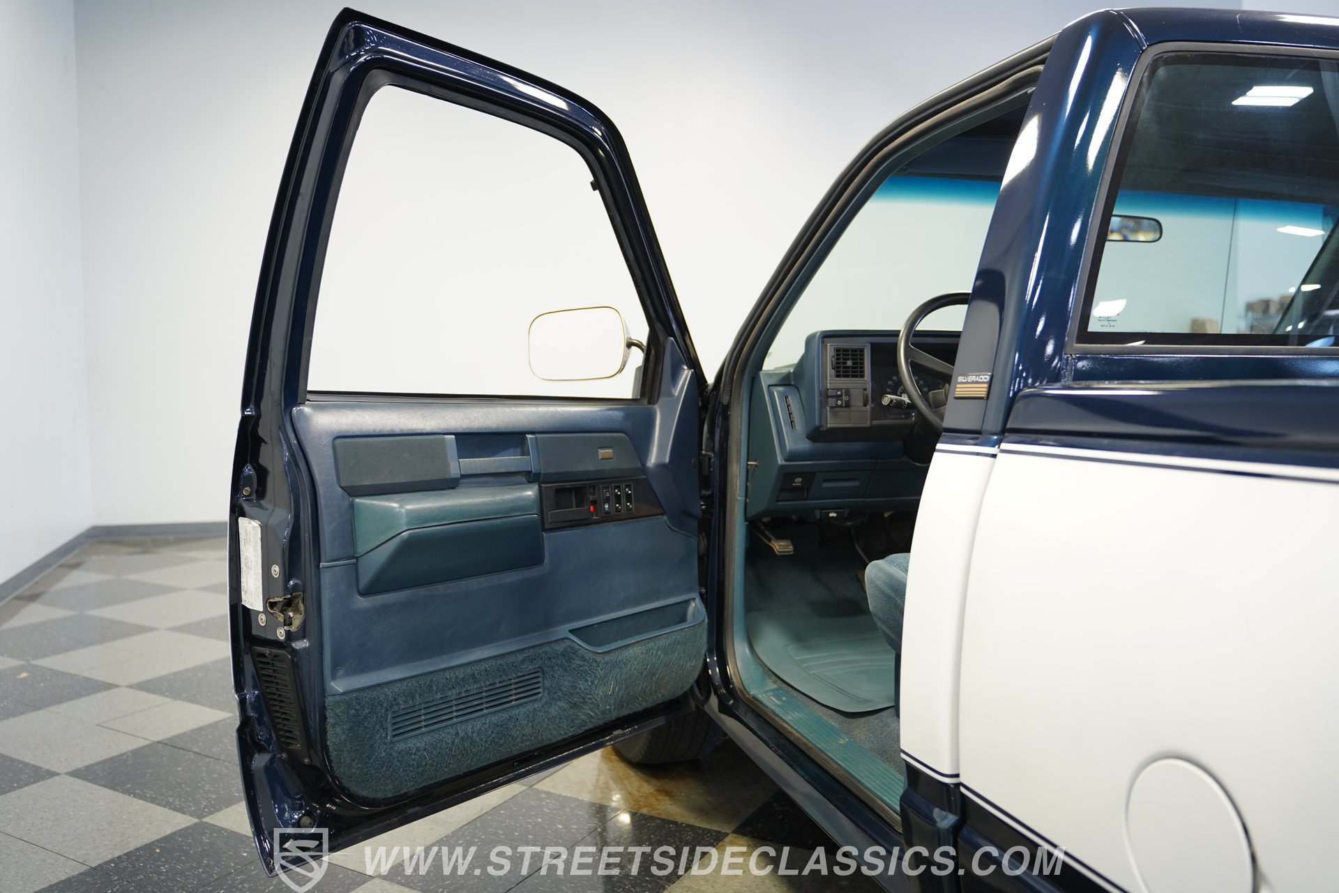 Used 1989 Chevrolet Silverado 1500 2WD Regular Cab image 37