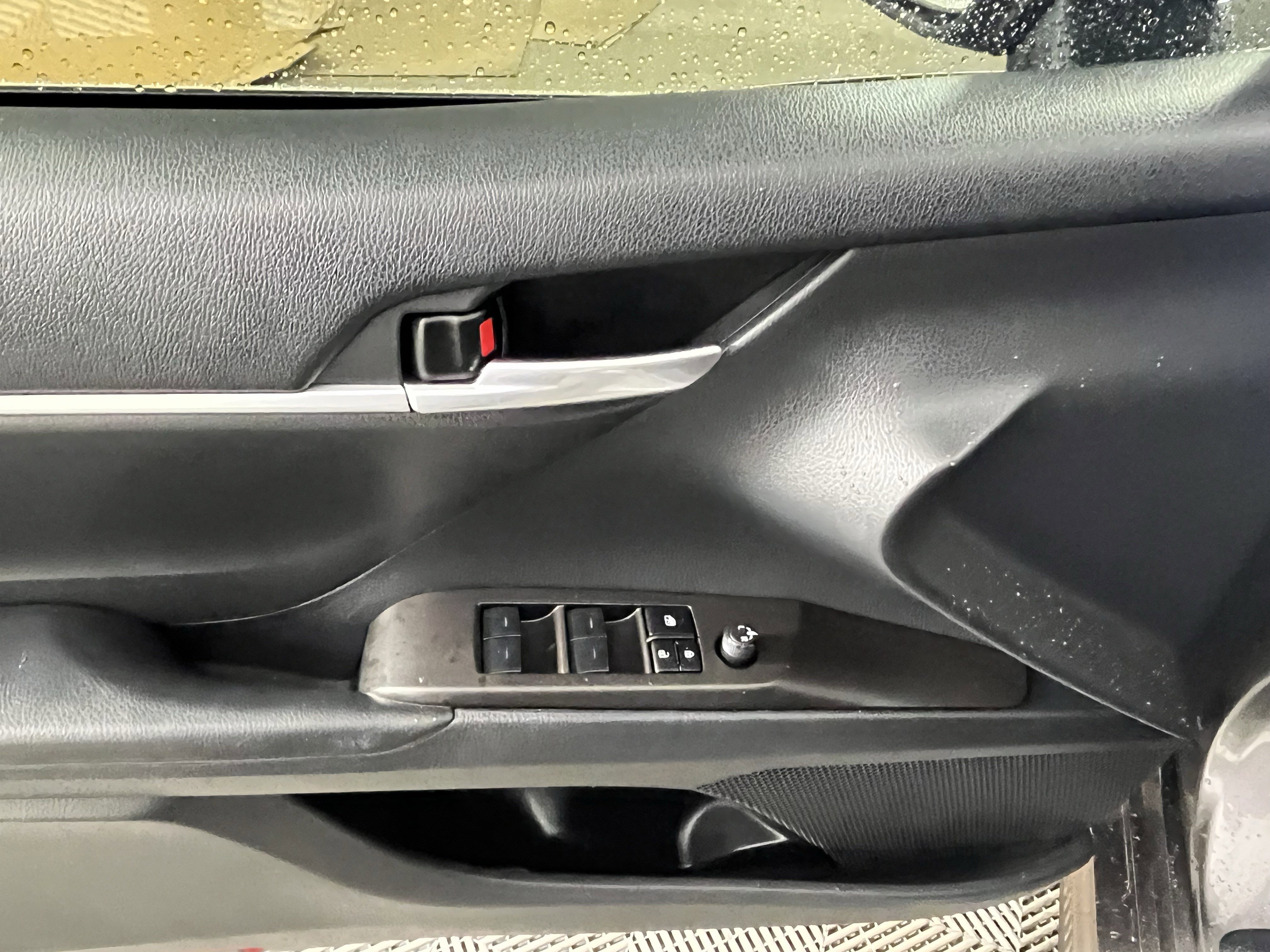 Used 2023 Toyota Camry SE image 19