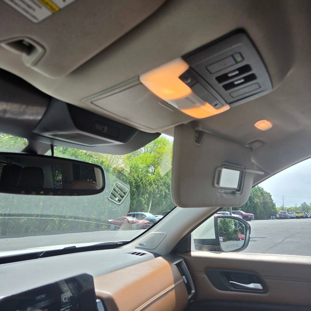 Used 2022 Nissan Pathfinder Platinum w/ Cargo Package AWD/4WD image 18