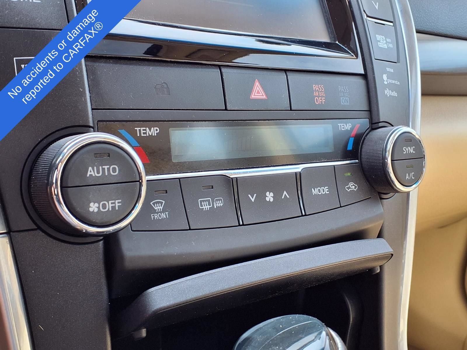Used 2015 Toyota Camry XLE w/ Moonroof Package FWD image 27