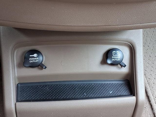 Used 2011 Volkswagen Routan SE FWD image 16