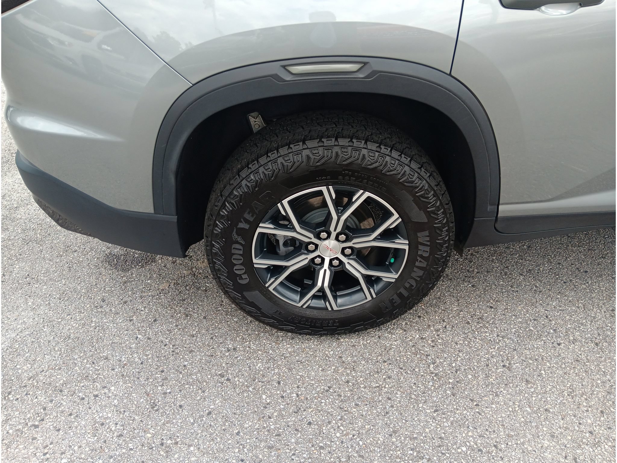 Used 2024 GMC Acadia AT4 w/ Luxury Package AWD/4WD image 5