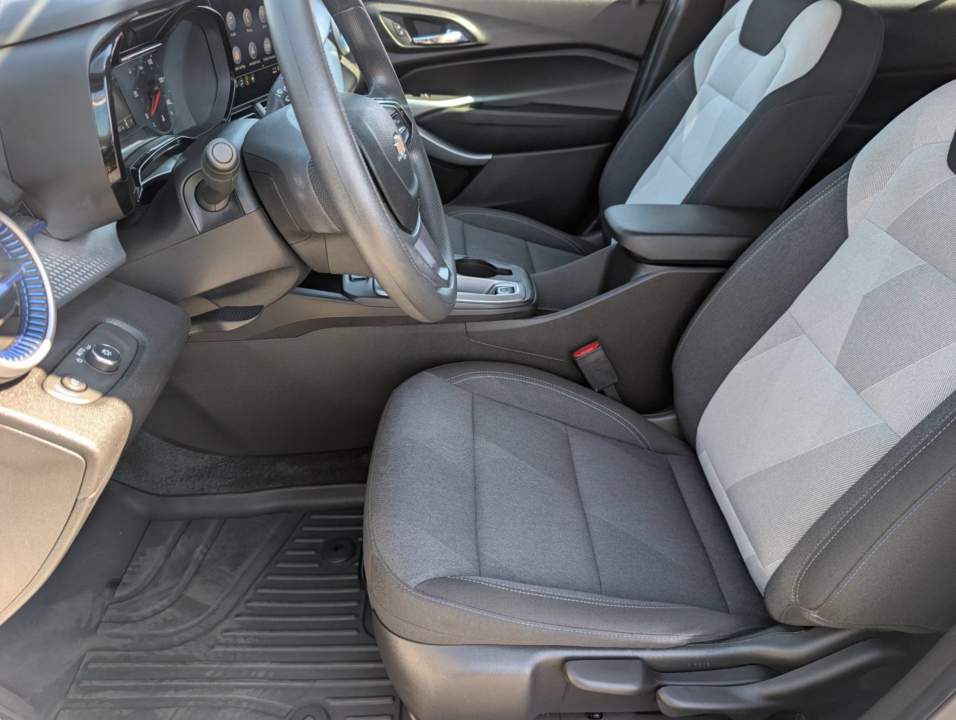 Used 2024 Chevrolet Trax LS FWD image 17