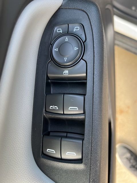 Used 2018 Chevrolet Equinox LT image 16