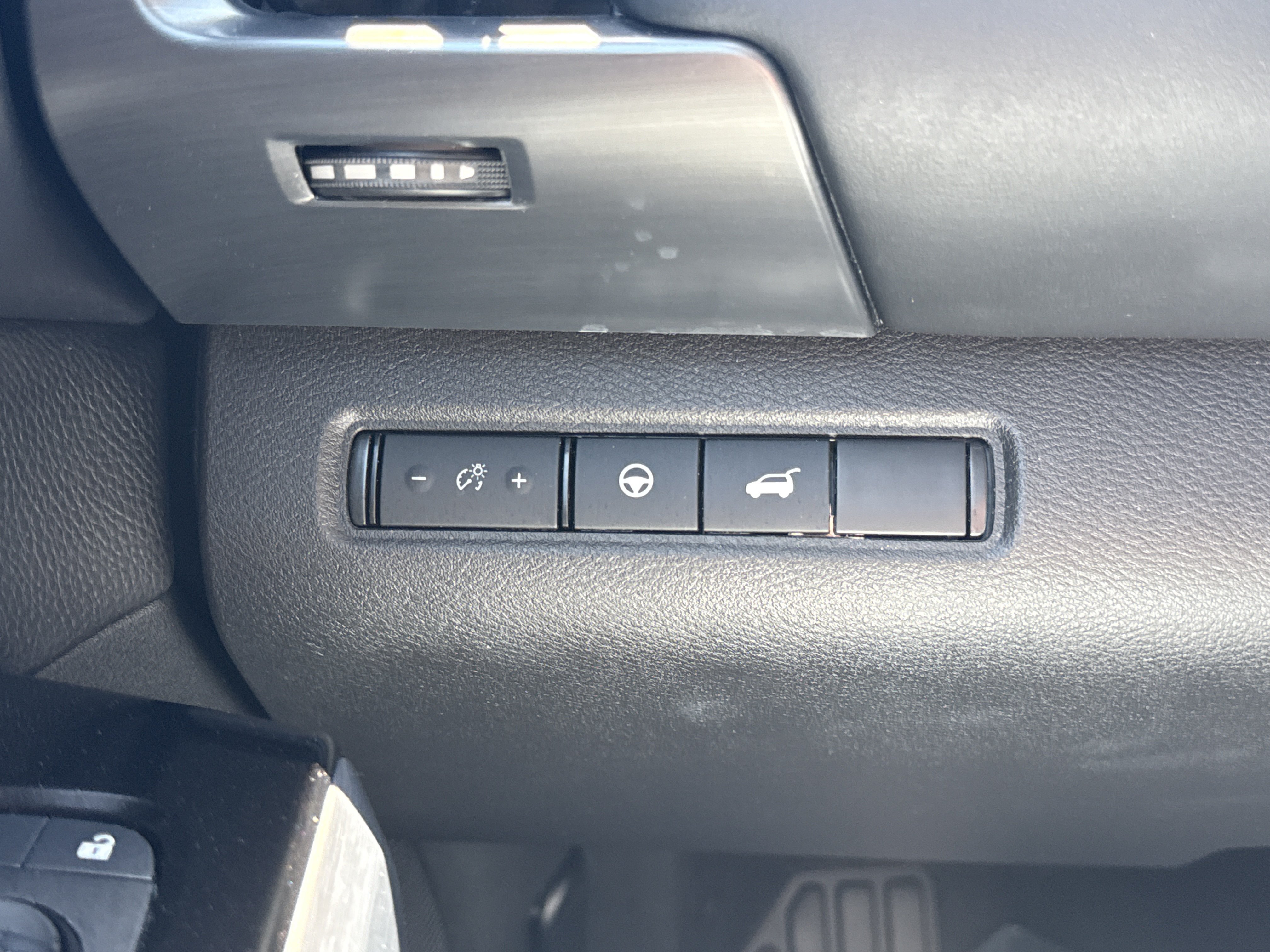Used 2023 Nissan Pathfinder SL AWD/4WD image 28