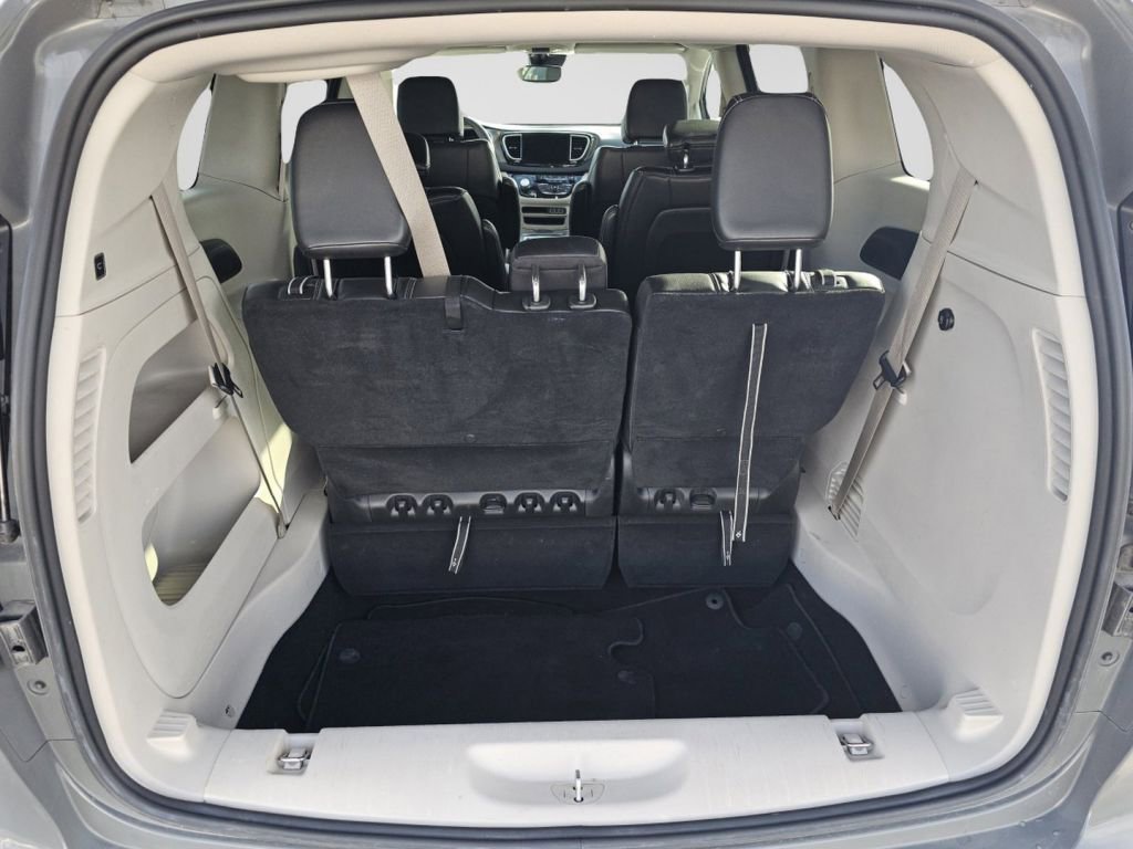 Used 2023 Chrysler Pacifica Touring-L image 25