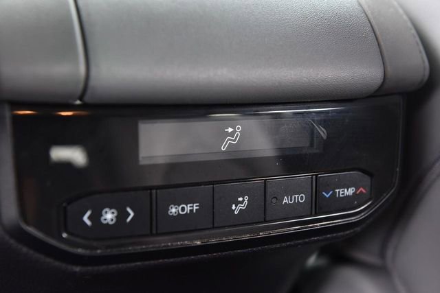 Used 2023 Toyota Highlander XLE image 26