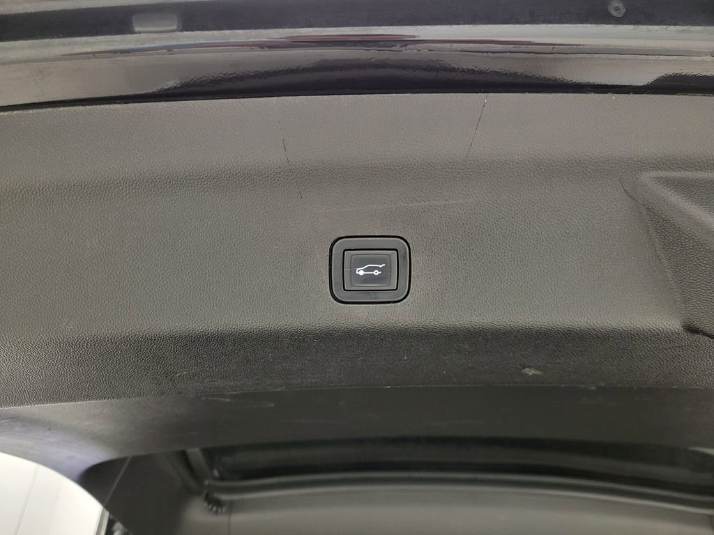 Used 2021 Cadillac Escalade Premium Luxury Platinum image 3