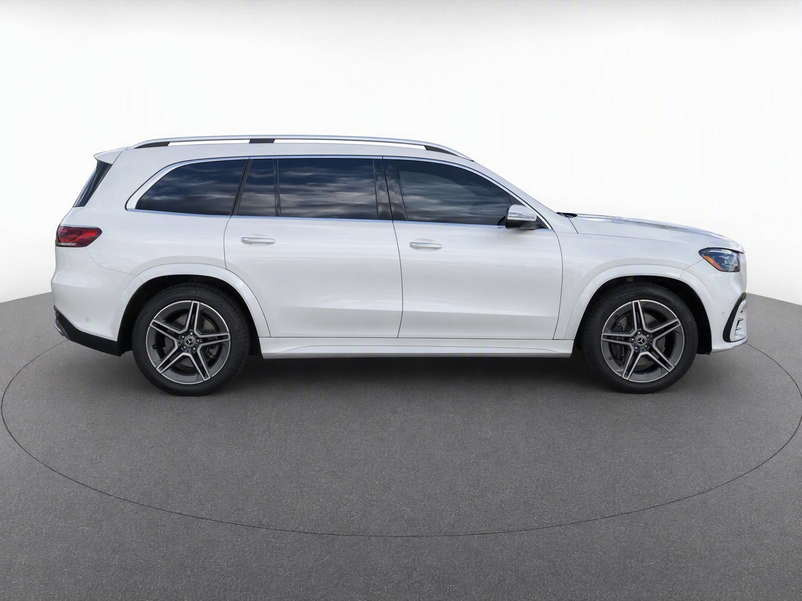 Used 2024 Mercedes-Benz GLS 450 4MATIC image 8