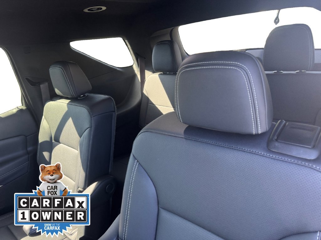 Used 2025 Chevrolet Traverse LT AWD/4WD image 16
