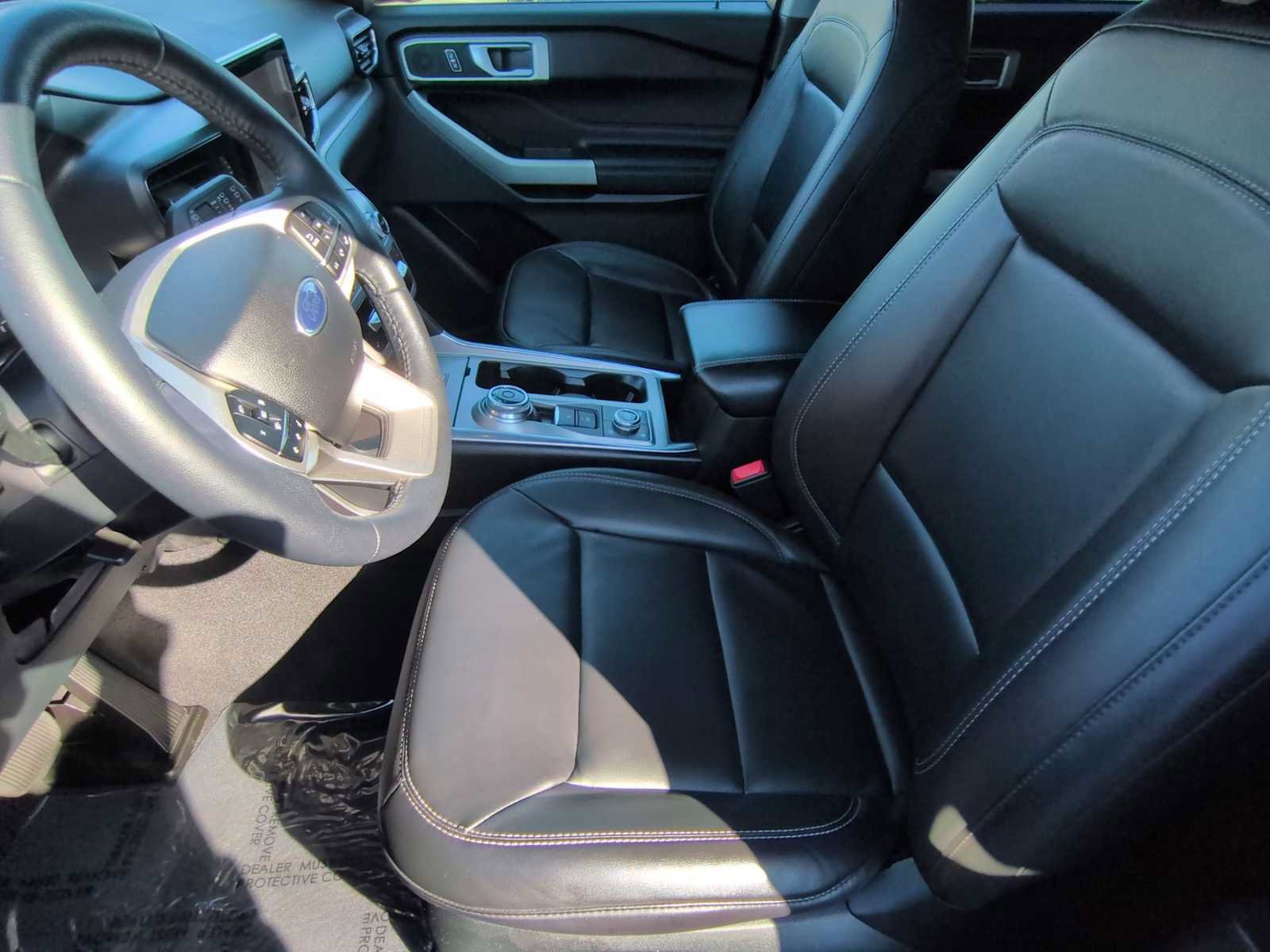 Used 2023 Ford Explorer XLT w/ Equipment Group 202A image 10