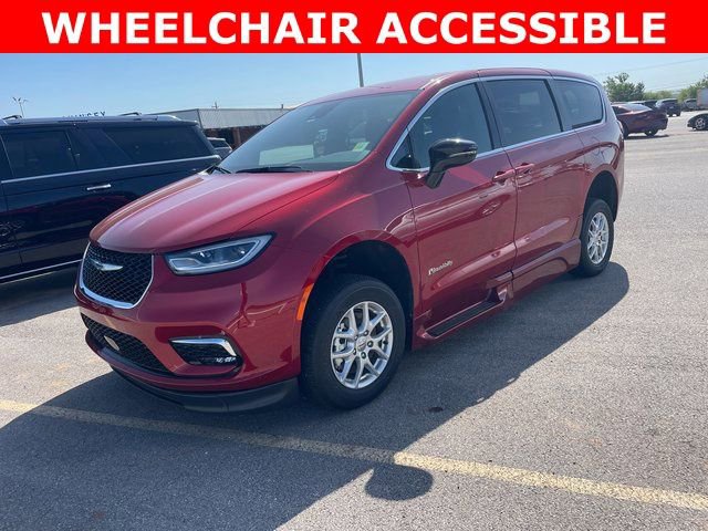 Used 2024 Chrysler Pacifica Touring