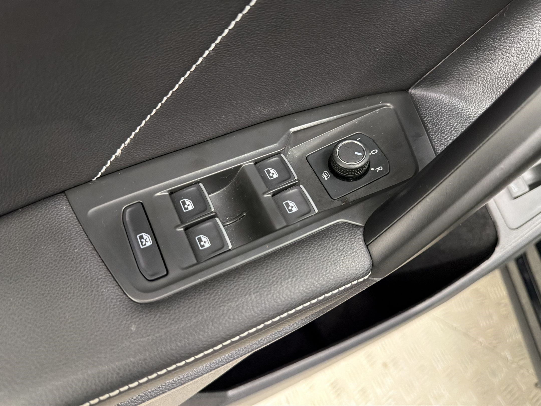 Used 2024 Volkswagen Tiguan SE FWD image 13