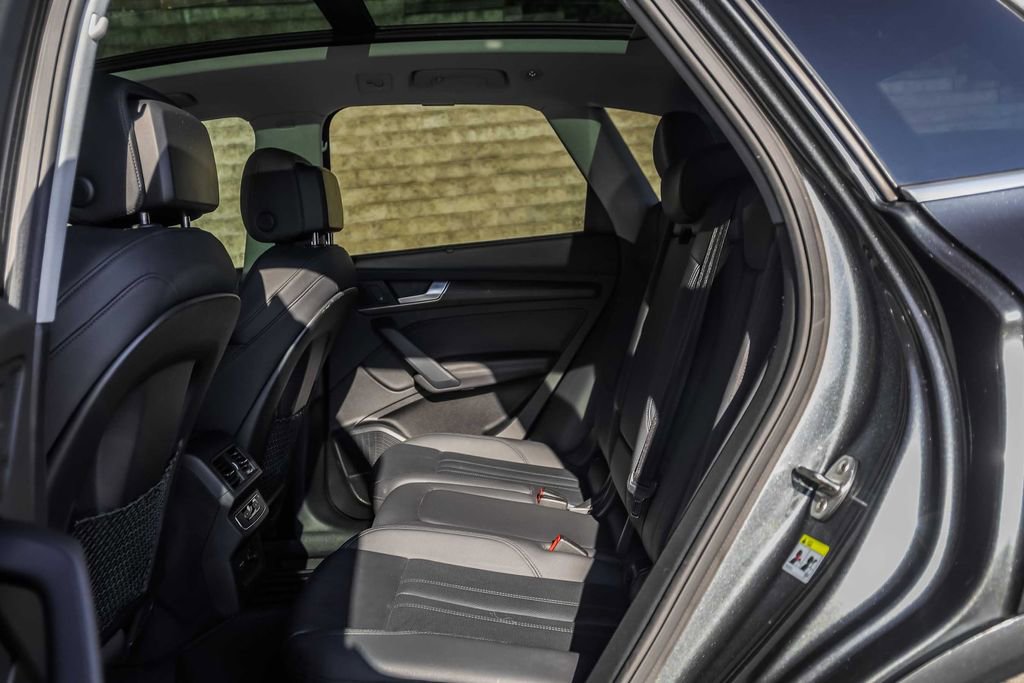 Used 2020 Audi Q5 e Prestige w/ Prestige Package image 18