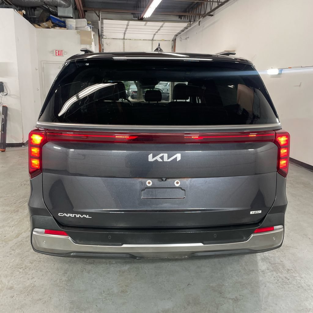 Used 2025 Kia Carnival SX FWD image 5