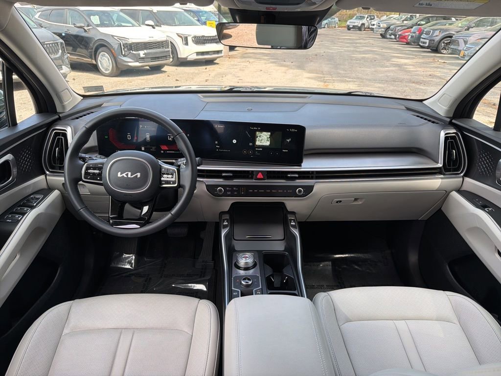 Certified 2025 Kia Sorento EX image 24