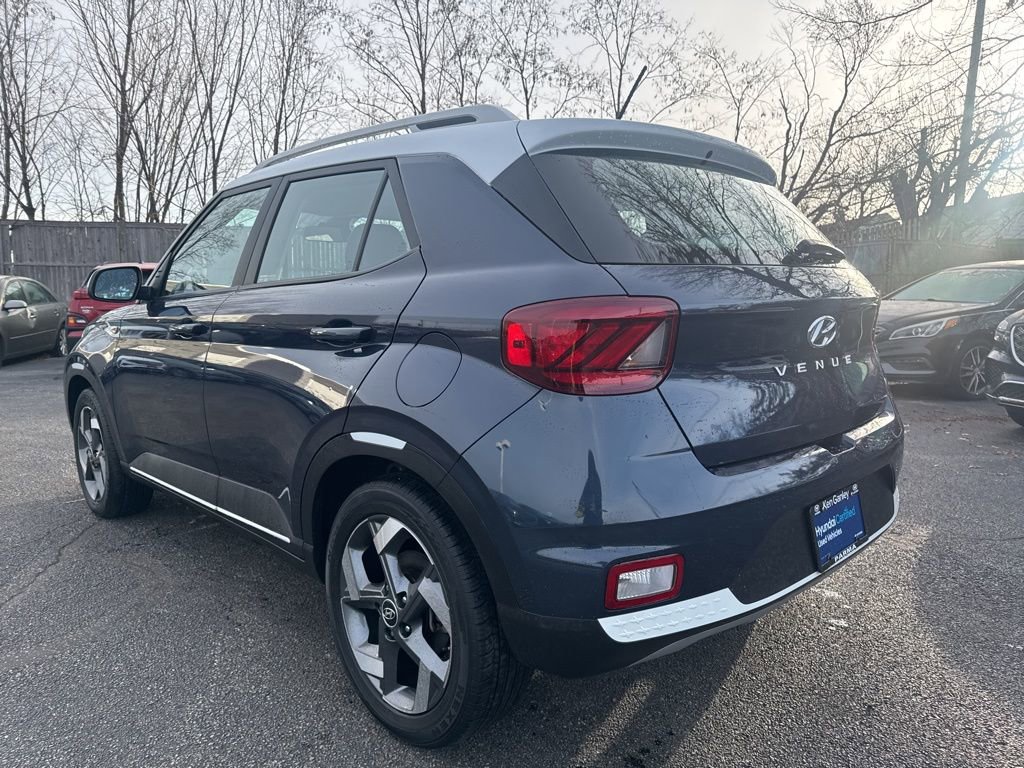Used 2023 Hyundai Venue Limited w/ Cargo Package image 8
