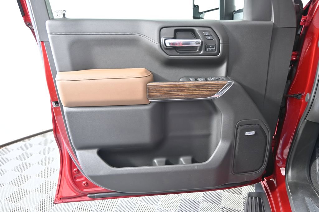 Used 2022 Chevrolet Silverado 1500 High Country w/ Technology Package image 18