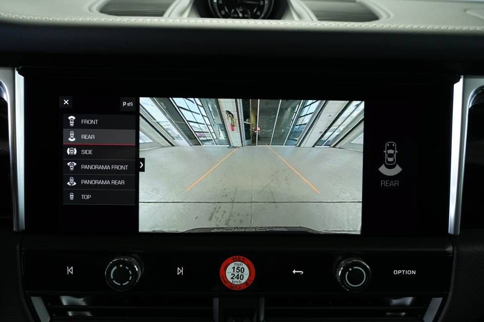 Certified 2025 Porsche Macan AWD/4WD image 20
