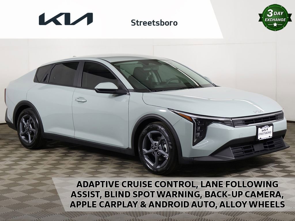 Used 2025 Kia K4 LXS image 1