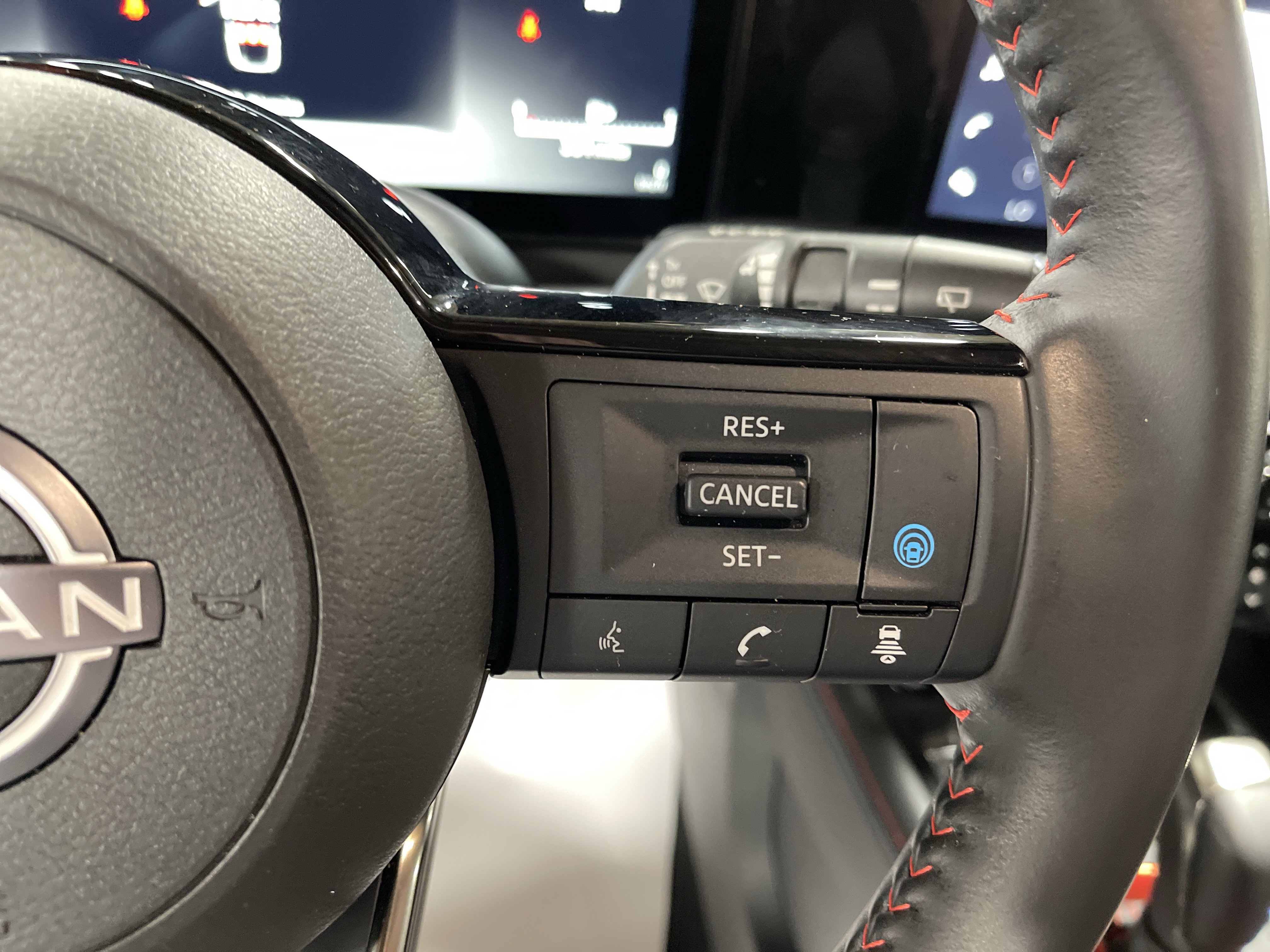 Used 2025 Nissan Kicks SR image 19