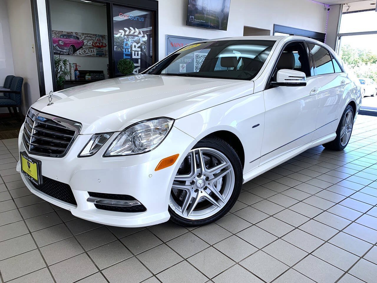 Used 2012 Mercedes-Benz E 550 4MATIC Sedan image 2