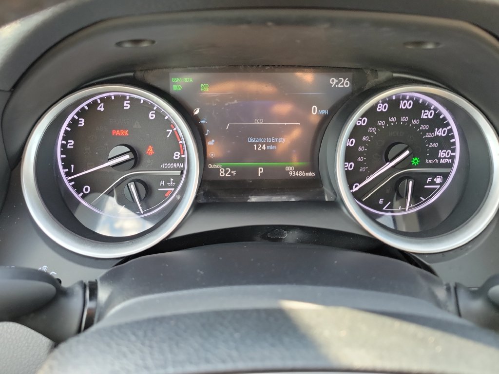 Used 2021 Toyota Camry XLE FWD image 13