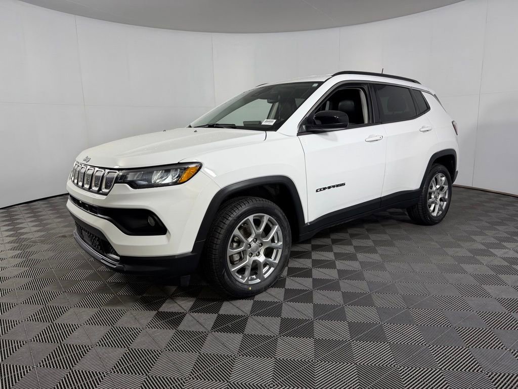 Used 2022 Jeep Compass Latitude image 3