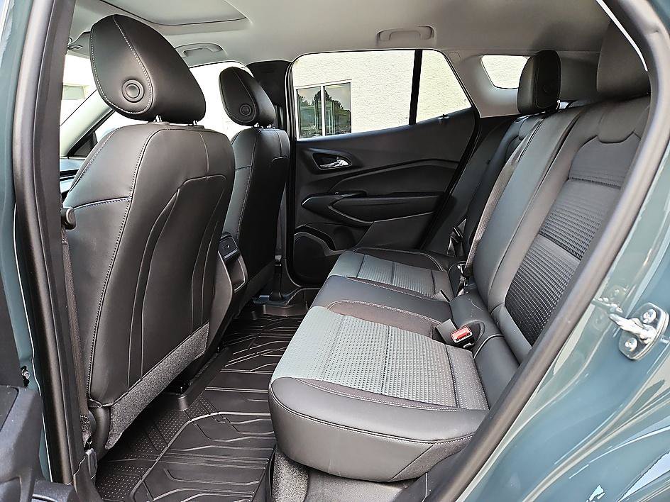 New 2026 Chevrolet Trax LT w/ Sunroof Package FWD image 10
