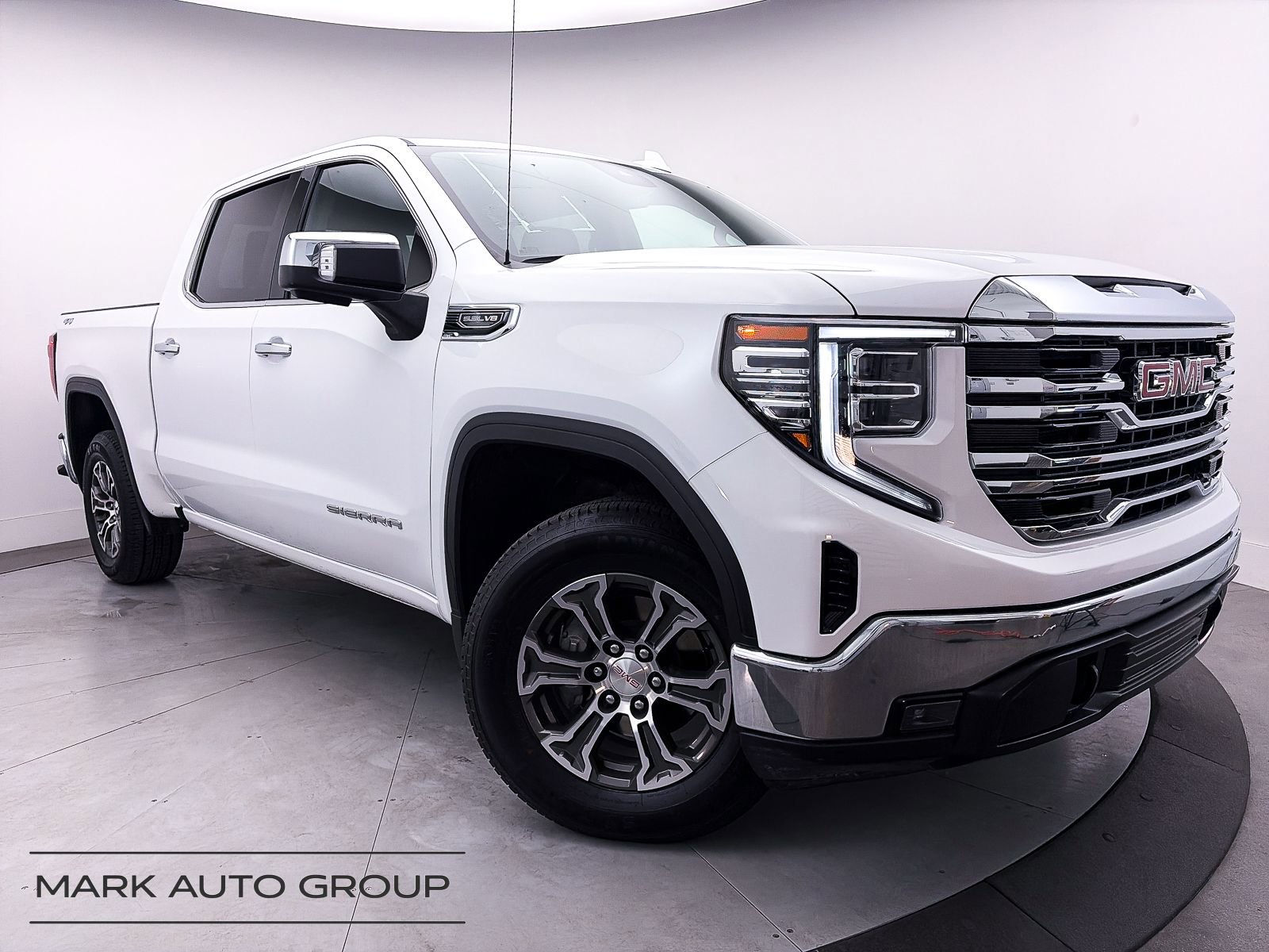 Used 2024 GMC Sierra 1500 SLT AWD/4WD image 1