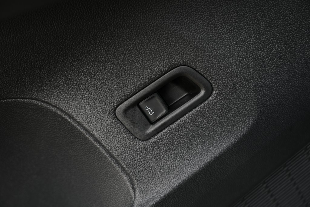 Used 2024 Volkswagen Atlas SE image 31