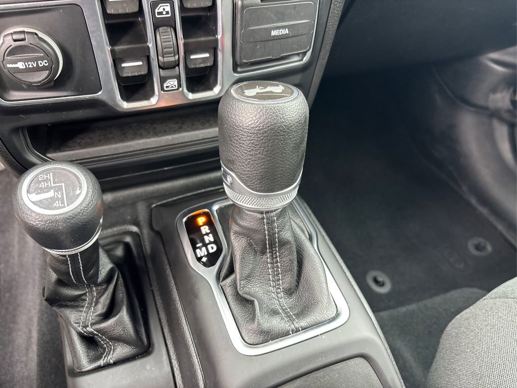 Used 2024 Jeep Wrangler Sport S image 28